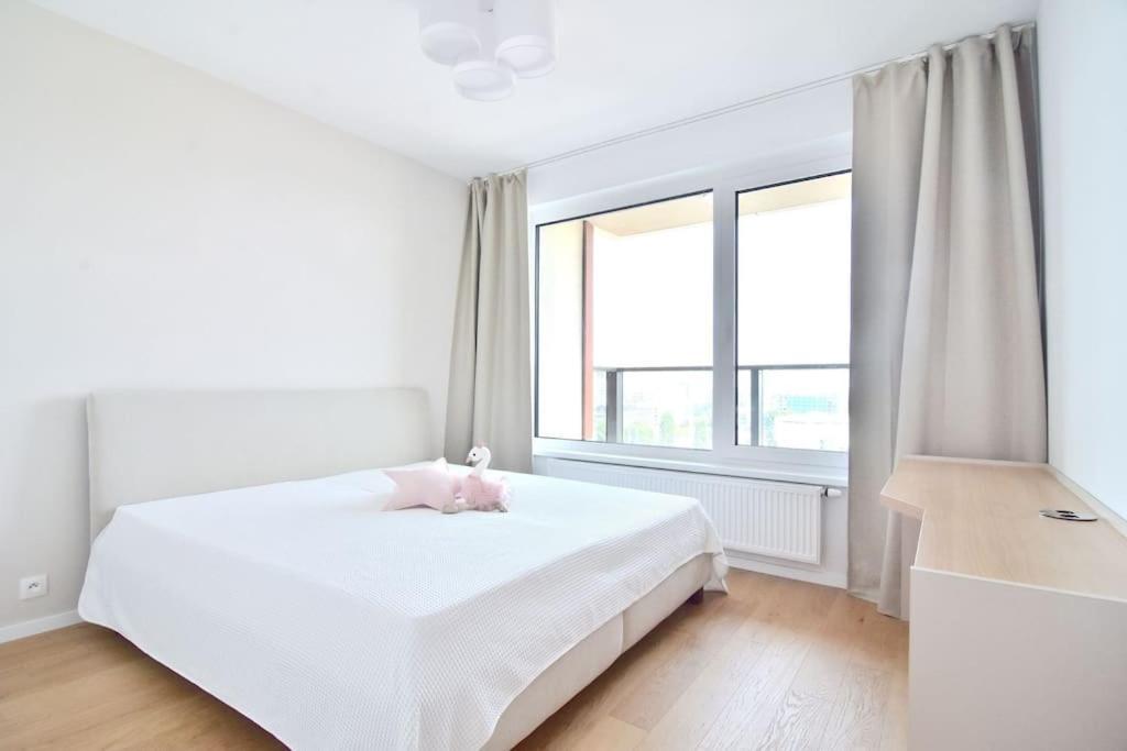 Downtown Charm With Free Parking Spot Apartment Bratislava Bagian luar foto