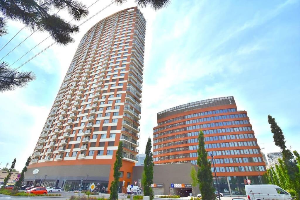 Downtown Charm With Free Parking Spot Apartment Bratislava Bagian luar foto