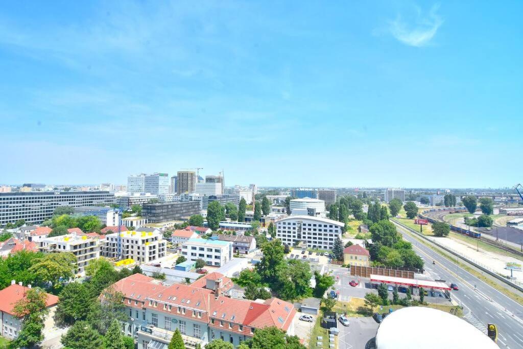 Downtown Charm With Free Parking Spot Apartment Bratislava Bagian luar foto