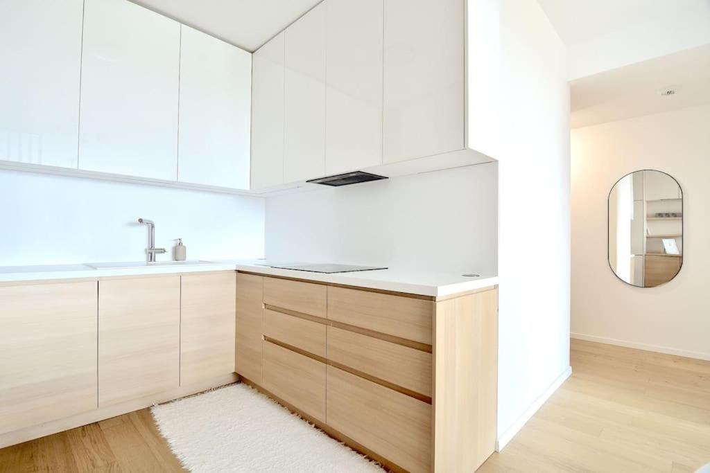 Downtown Charm With Free Parking Spot Apartment Bratislava Bagian luar foto